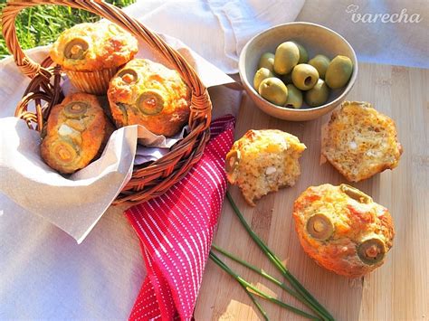Slané muffiny s olivami a syrom