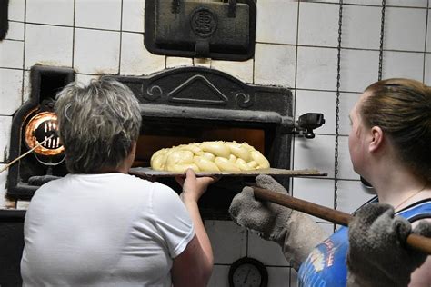 tradičné pečivo pečené v kachľovej peci