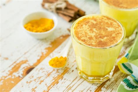 Kurkumové latte s korením