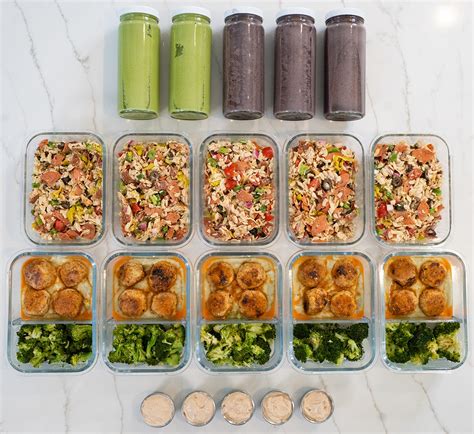 Rôzne pripravené meal prep krabičky