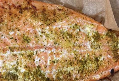 Čerstvý losos pripravený na varenie