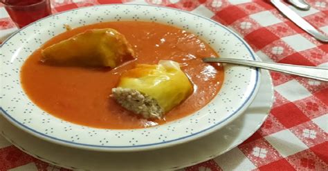 fotografia plnenej papriky v paradajkovej omáčke