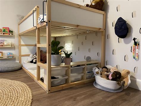 Detaily postele IKEA KURA