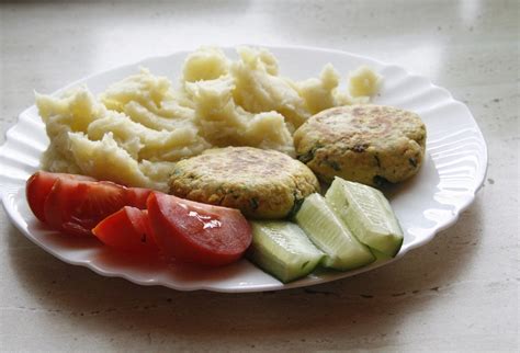 Pohľad na rôznorodé ingrediencie pre tofu fašírky