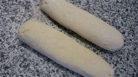 Proces kysnutia cesta na parenú knedľu v miske