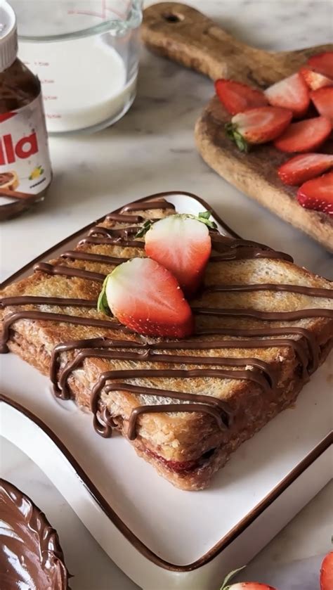 Nutella toasty s plátkami banánu