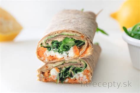Zavinutý zeleninový wrap s hummusom