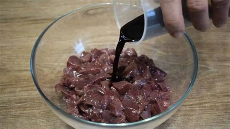 Detailná fotografia postupu prípravy kuracej pečienky