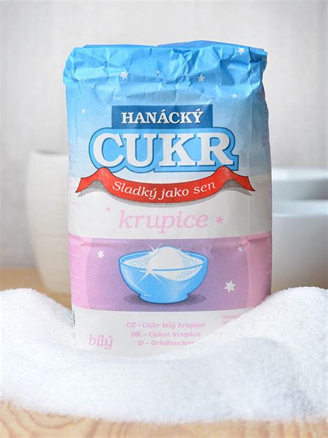 Suroviny na krupicovú kašu: bezlaktózové mlieko, krupica, cukor, škorica