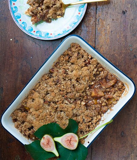 Figové crumble s medom v miske