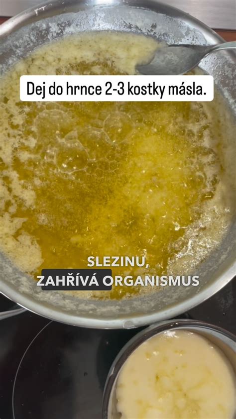 Rozpúšťanie masla a medu na miernom plameni