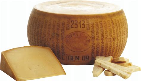 Tvrdý syr Parmigiano Reggiano s hoblíkom