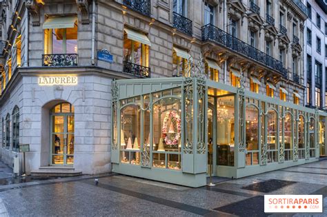 Cukráreň Ladurée na Champs-Élysées