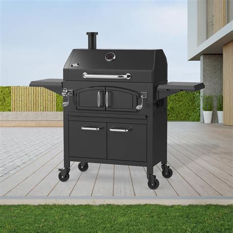 Gril s rozohriatym uhlím