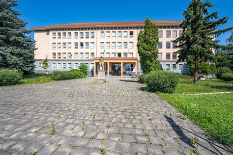 Budova Základnej školy Krymská 5 v Michalovciach