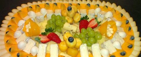 Ilustračná fotografia syrovej misy na spoločenskom podujatí