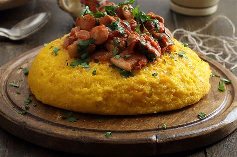 Rôznorodé pokrmy z kukuričnej krupice (polenta, muffiny)