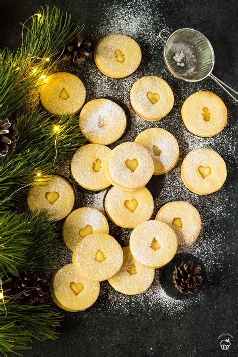 Linecké vajíčka s lemon curd a práškovým cukrom