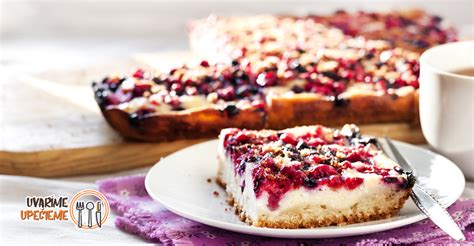 Koláč pred pečením s kôpkami pudingu