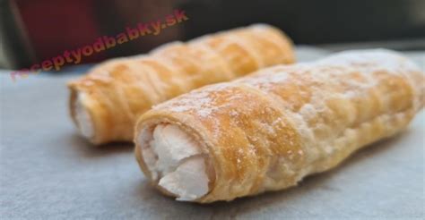 Vianočné šamrole na sviatočnom stole