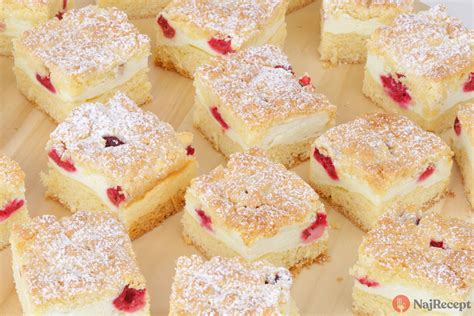 Zmes kyslej smotany s ostatnými ingredienciami