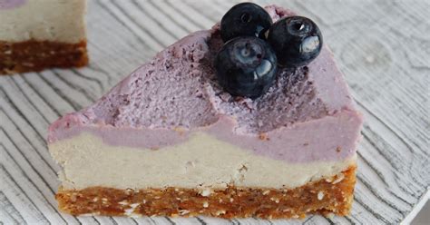 Rez nepečeného čučoriedkového cheesecaku