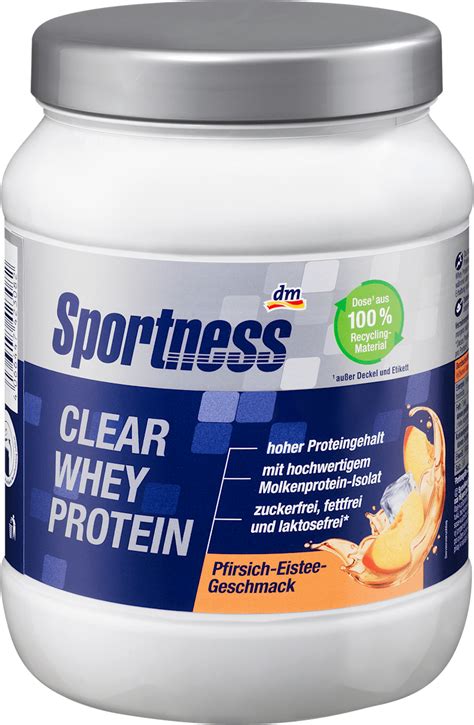Športovci pijúci proteínový nápoj