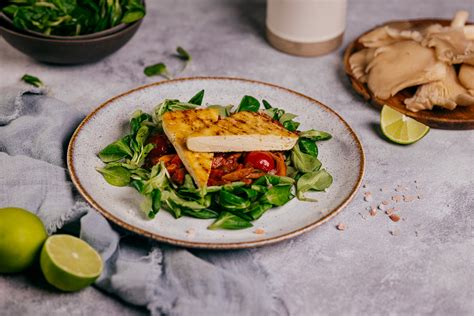 Opražené údené tofu s cibuľou a cesnakom
