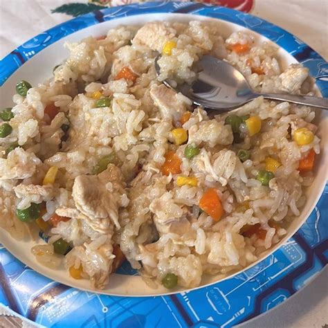 Osmaženie cibuľky a kuracieho mäsa na rizoto