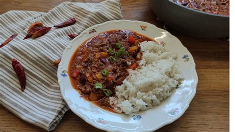Miska s čili con carne s fazuľou a paradajkami