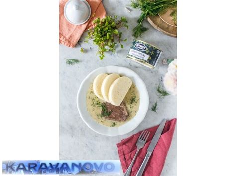 Rôzne jedlá pripravené s hovädzím vývarom