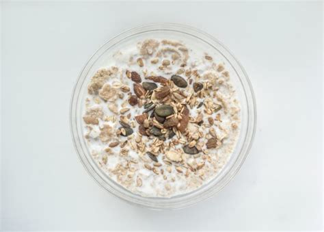 Základné ingrediencie pre ovsenú kašu s jablčným pyré