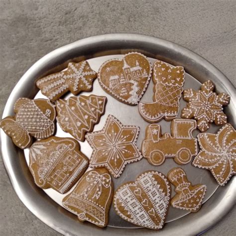 Hotové medovníkové cookies