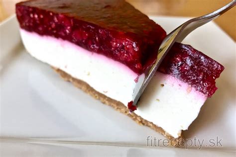 Nepečený malinový koláč s mascarpone