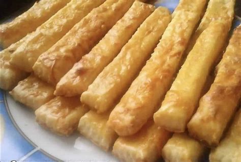 Chrumkavé tyčinky z kyslej smotany a syra