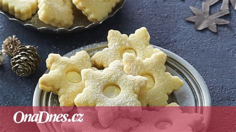 Koláč s náplňou z vaječného likéru