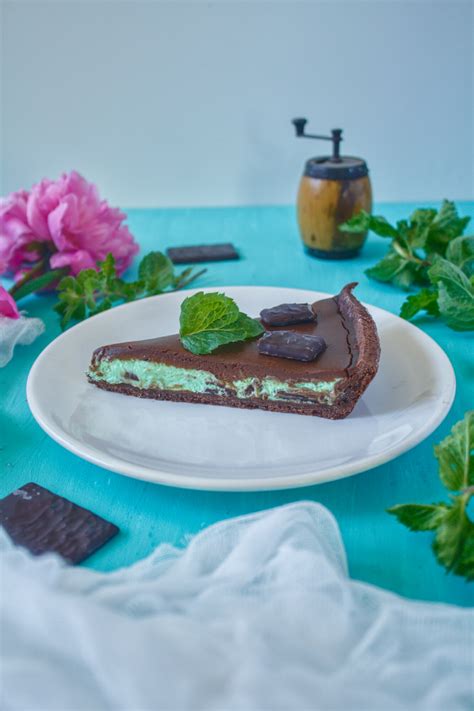 čokoládovo-mätový puding v pohári s čerstvou mätou