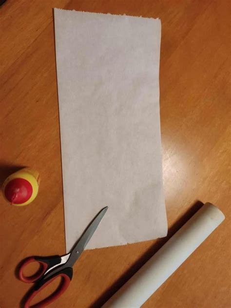 Domáci zdobiaci kornútik z papiera na pečenie