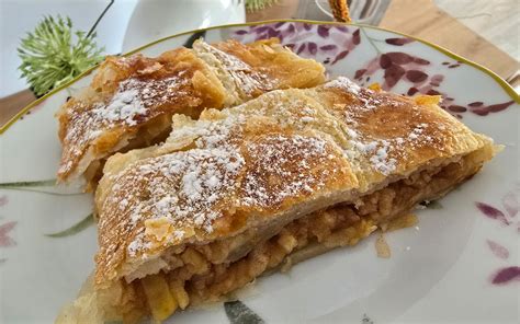 Upečená jablková štrúdľa