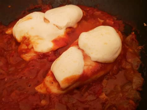 Kuracie prsia s mozzarellou a paradajkovou omáčkou