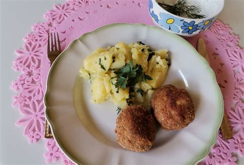 Servírované ryžovo-mrkvové fašírky s dipom