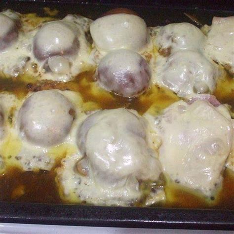 Ingrediencie na zapekané bravčové karé so syrom a smotanou