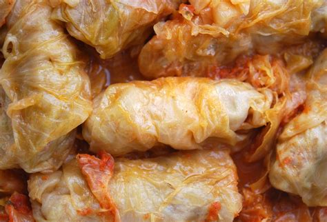 Zapekané kapustné závitky v smotanovej omáčke