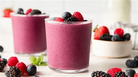Modrofialové smoothie z bobuľového ovocia