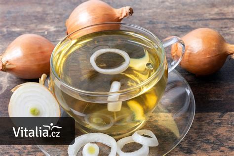 Porcia pečenej krkovičky na lôžku z cibule s ryžou