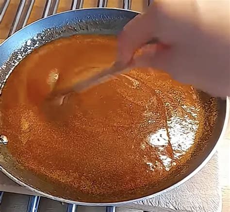 Proces prípravy karamelu s teplomerom