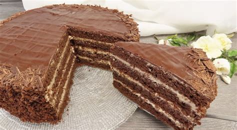 Argentínska čokoládová torta s jahodovým džemom