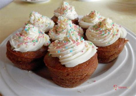 Mrkvové muffiny s polevou