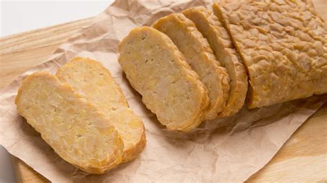 Marinovaný tempeh na panvici