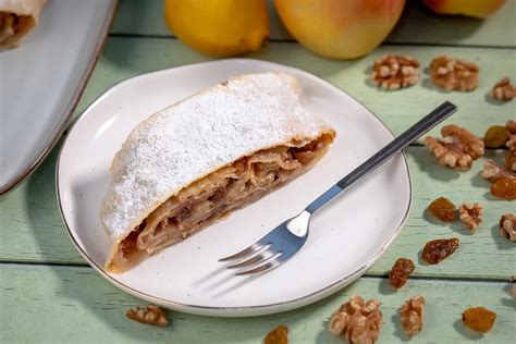 Porovnanie vzhľadu Apfelstrudel, rétes a slovenskej štrúdle